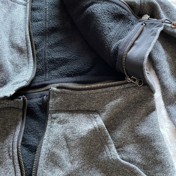 Lulu lemon running jacket size 2 - Picture 3 of 7